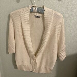 Off-white short sleeve sweater